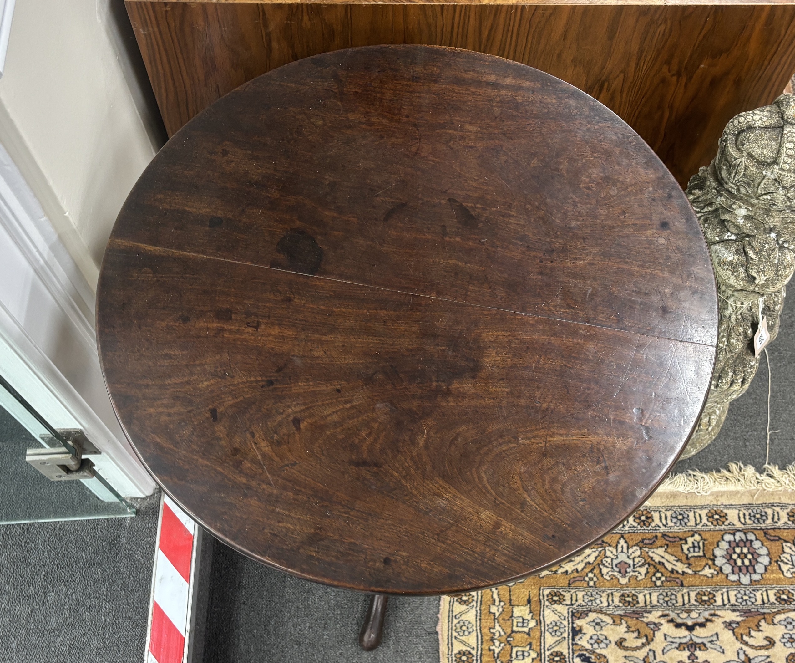 A George III circular mahogany tripod tea table, diameter 60cm, height 72cm